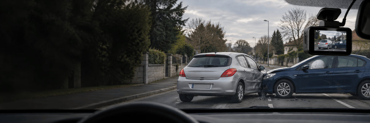 Dashcam enregistrant un accident, avec airbags déployés dans les véhicules